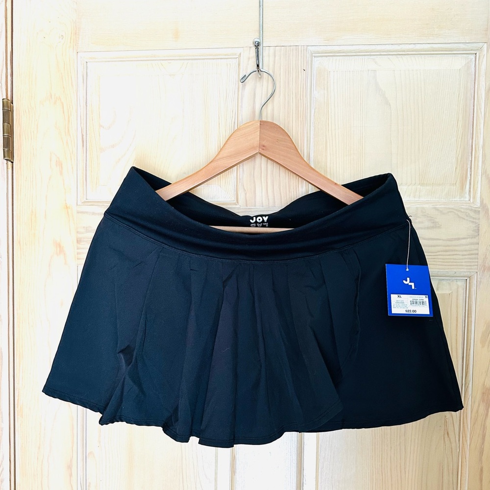 NWT Black Skort
